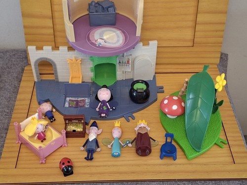 Ben and holly play - play, set
